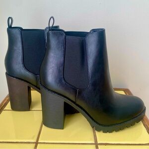 Soda Black Ankle Combat Boot with Chunky Heel Women's 7.5